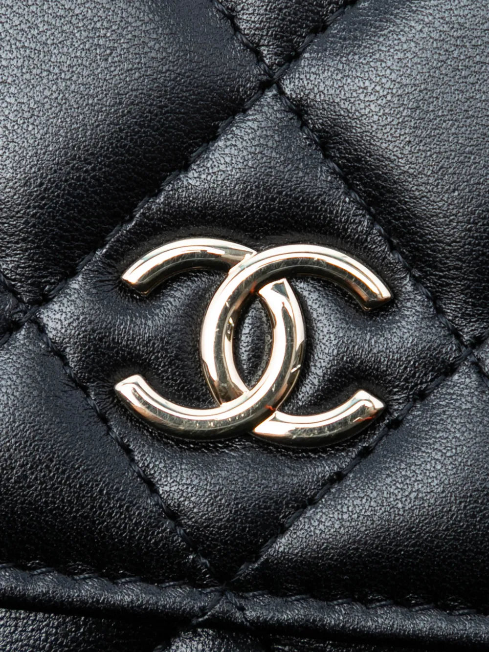 Channel Quilted Lambskin Camellia Bow Card Holder On Chain crossbody bag